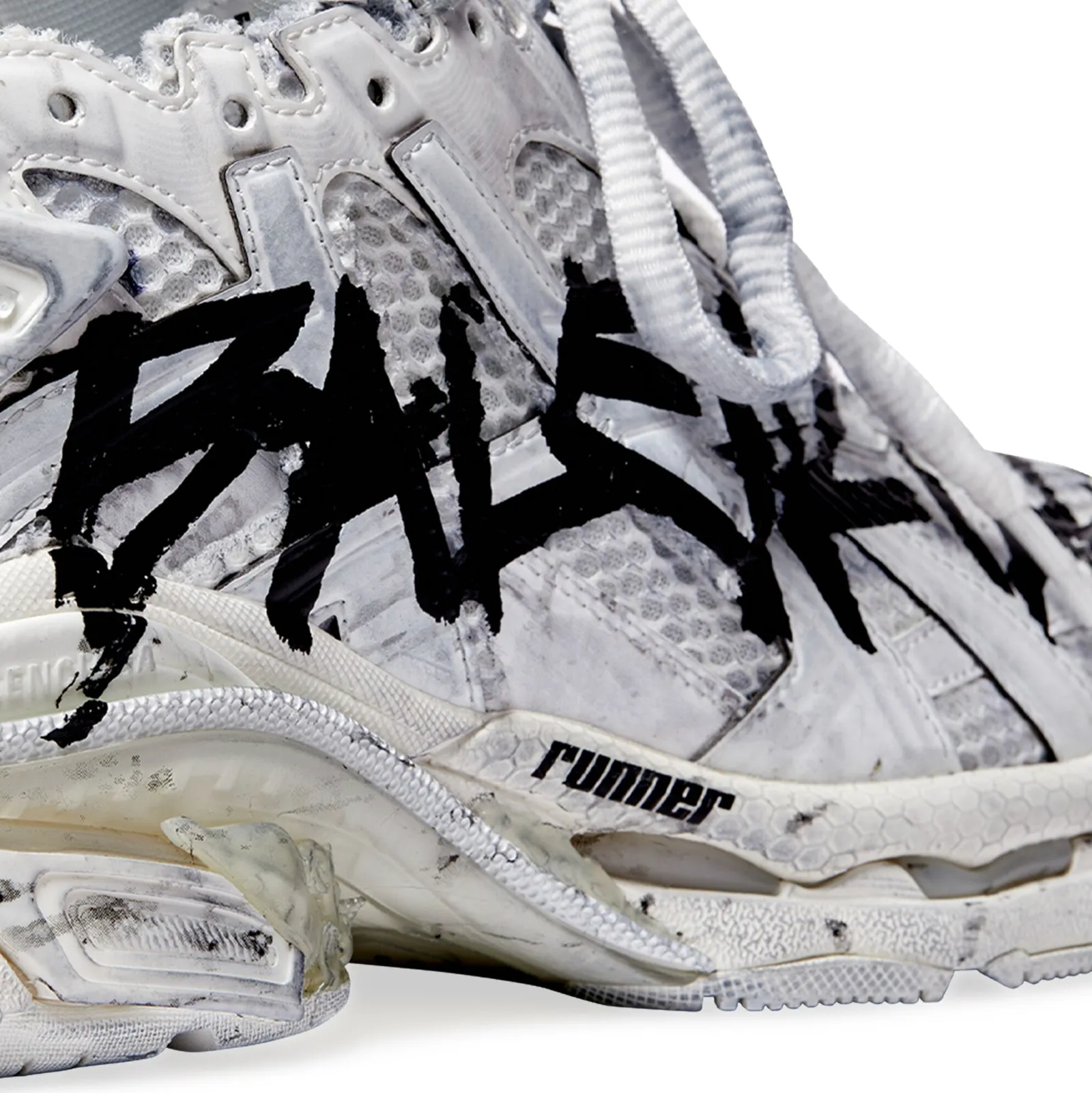 RUNNER GRAFFITI TRAINERS - WHITE